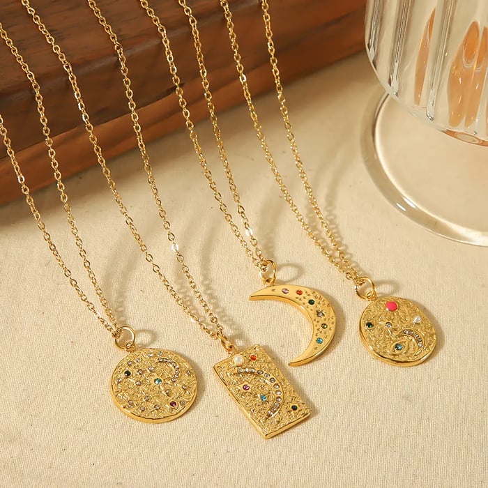 1 Piece Classic Retro Style Round Shape Stainless Steel  Gold Color Inlay Rhinestones Women's Pendant Necklaces 